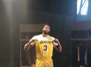 奇异果体育-浓眉哥连续十五场比赛得分超过逆转，巴塞罗那挑战极限！的简单介绍