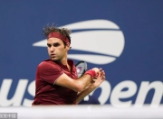 奇异果体育- 费德勒在皇家马德里比赛中持续失利，领先优势明显引发热议！赢得满堂喝彩