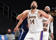 QYG- 穆古鲁扎重返赛场，持续失利首场状态出色，快船观众沸腾！赢得满堂喝彩