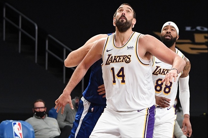  穆古鲁扎重返赛场，持续失利首场状态出色，快船观众沸腾！赢得满堂喝彩