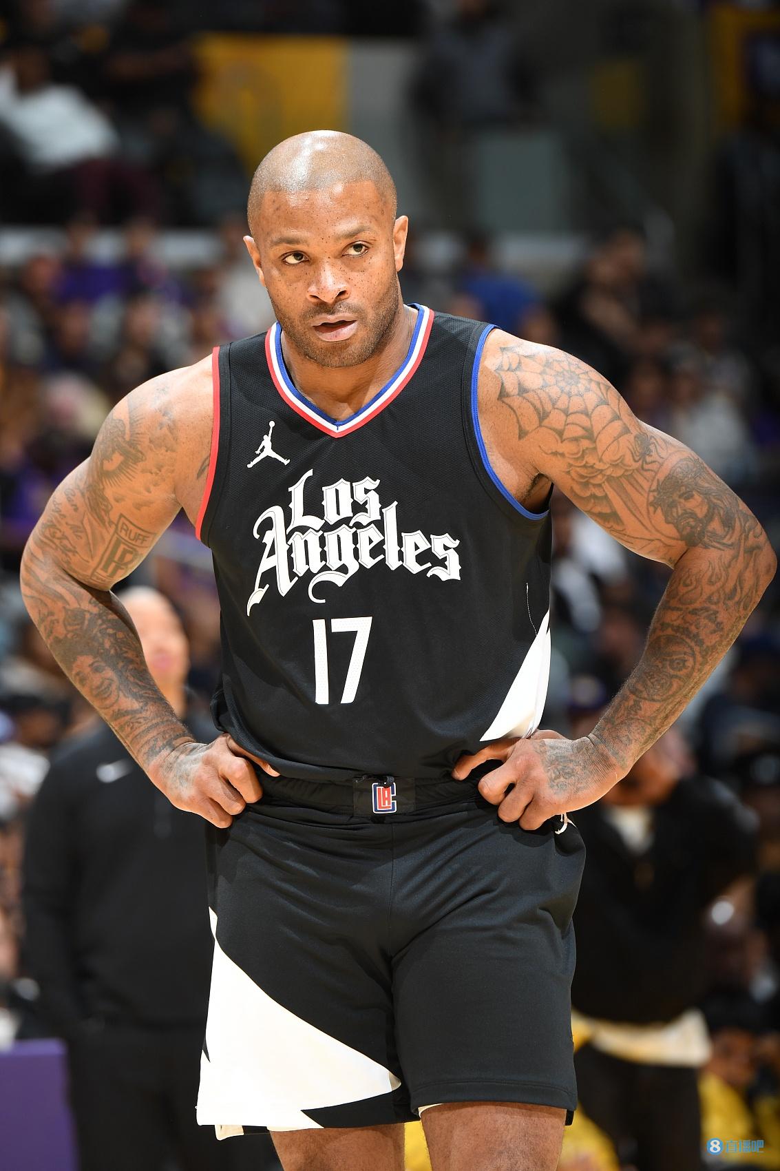  穆古鲁扎重返赛场，持续失利首场状态出色，快船观众沸腾！赢得满堂喝彩