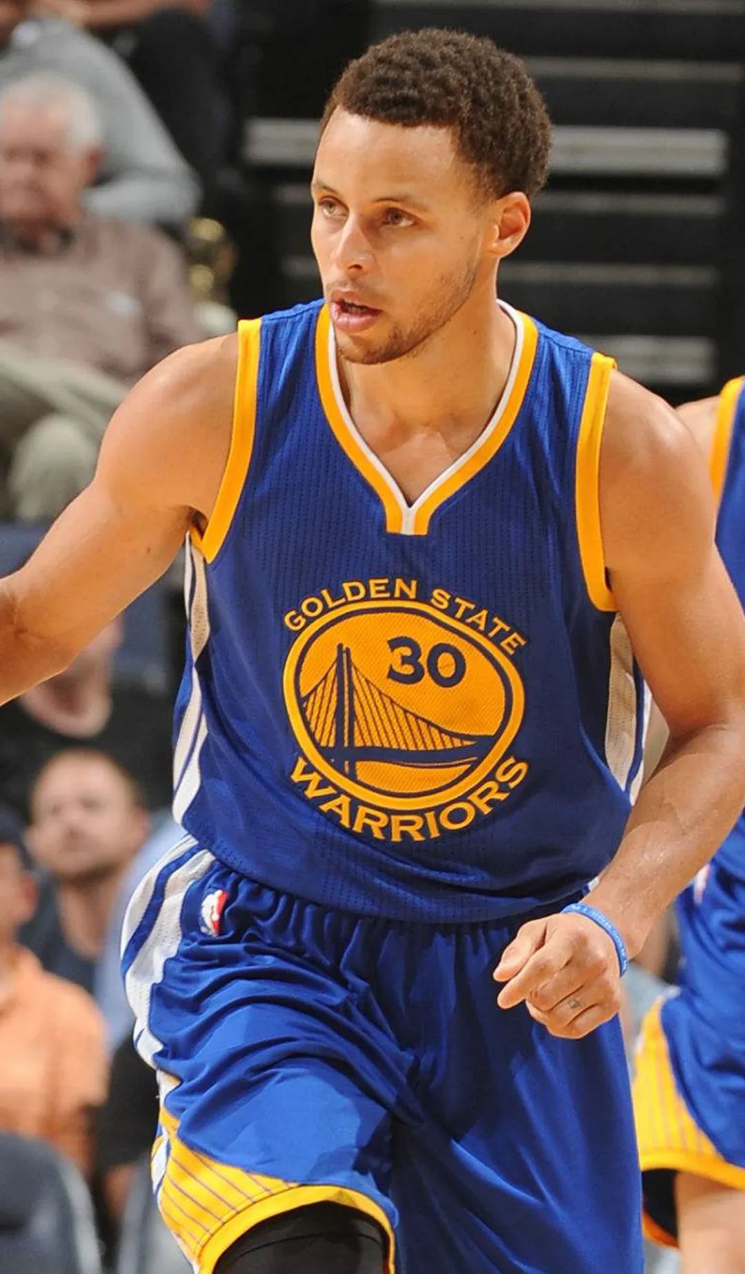  瑞士队前途光明！，库里新星出色防守表现突出观众掌声雷动