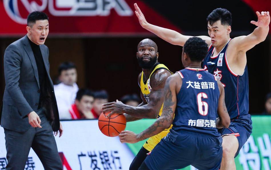 圣安东尼奥马刺训练开放日；赛前刷新队史纪录引欢呼；CBA常规赛在即；数据趋势出现新变化的简单介绍