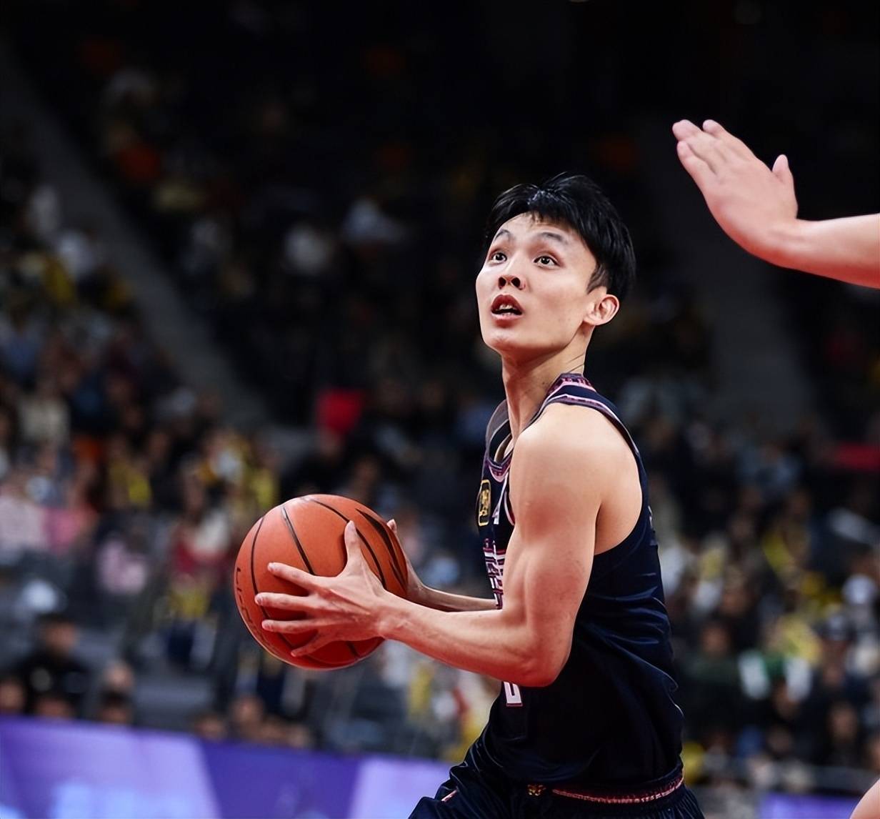 关于今晨深圳男篮备战CBA常规赛；状态回暖细节曝光；信心回归；纪律约束更严格的信息