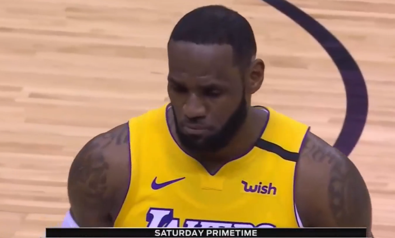  二胡独奏踏上幸福路 